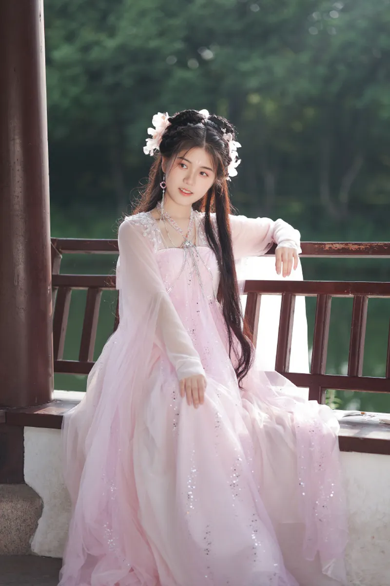 美女1314高清写真图集：清新人像壁纸游戏最新版本介绍 截图2