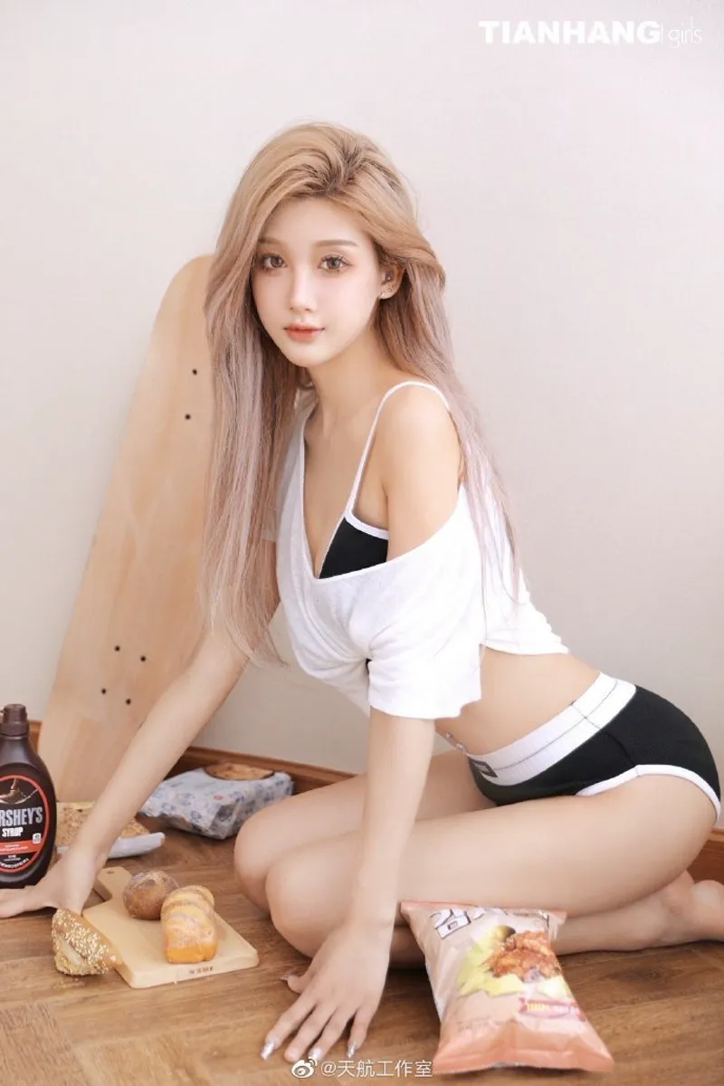 一级少女大人全部人物介绍：伊莎与戴肯最新版本介绍 截图1
