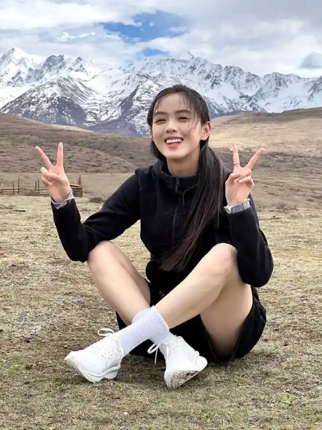 芒果系统论坛：赛博黑客经营游戏下载免费安装 截图4