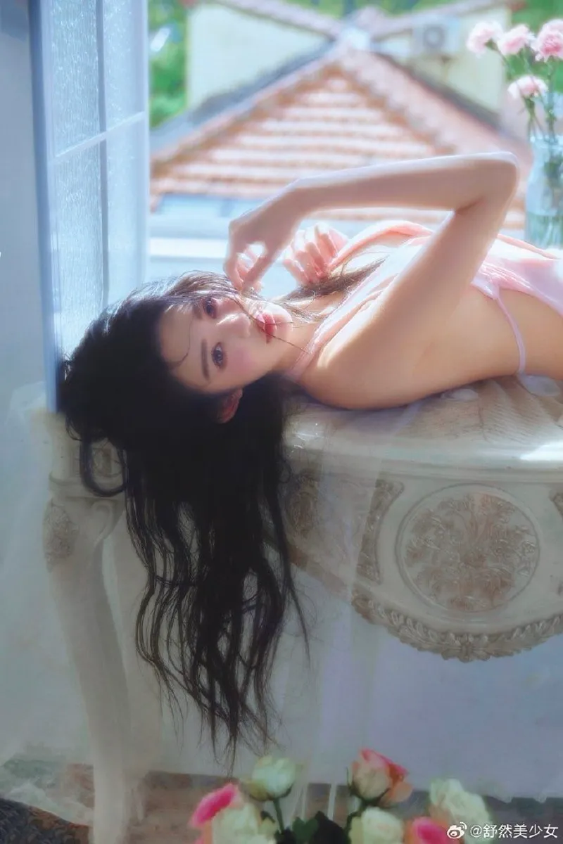 正版小欣奈cos作品讲了什么：朵莉亚海洋灵气下载 截图2