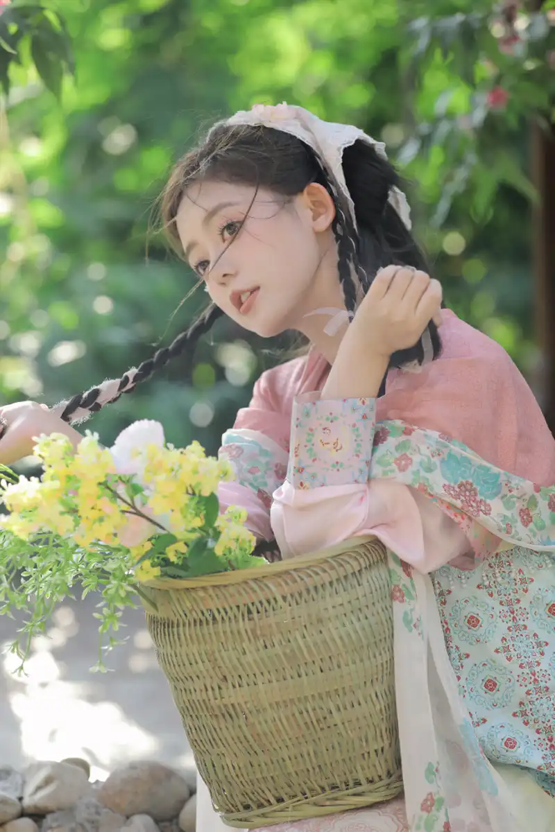 男女两人世界是什么意思？游戏解读最新版本介绍 截图1