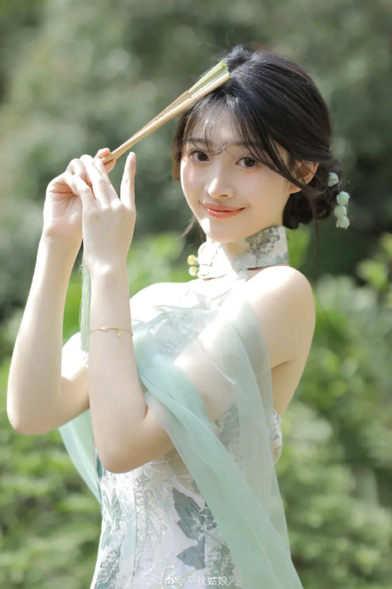 小黄花必看软件APP下载 v1.17游戏礼包码攻略大全