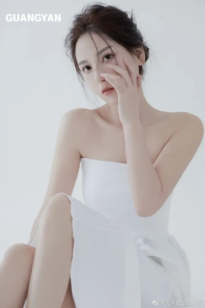 免费西西里人体艺术：光影中的古典之美免费下载 截图3