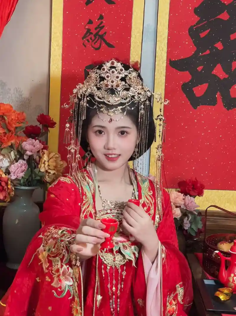 女人和公豬内谢:乡土暗面里的绝境求生记无限金币下载 截图2