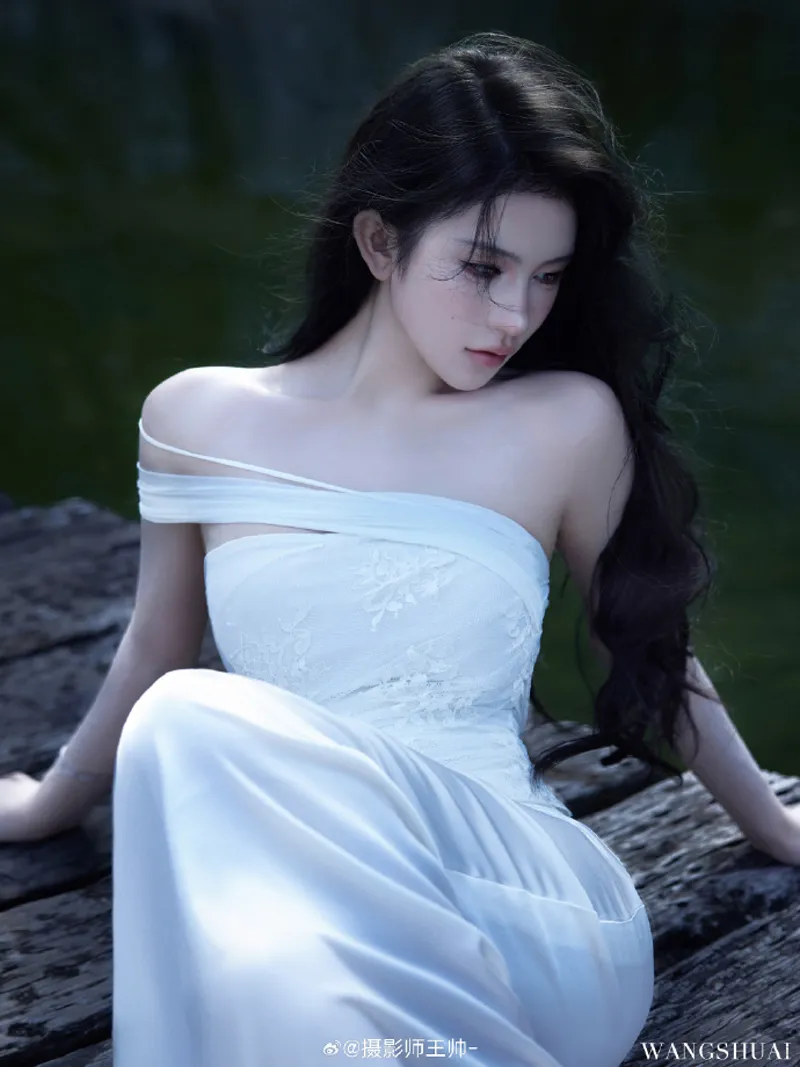免费美女光屁屁无内衣：2026影像叙事游戏下载 截图1