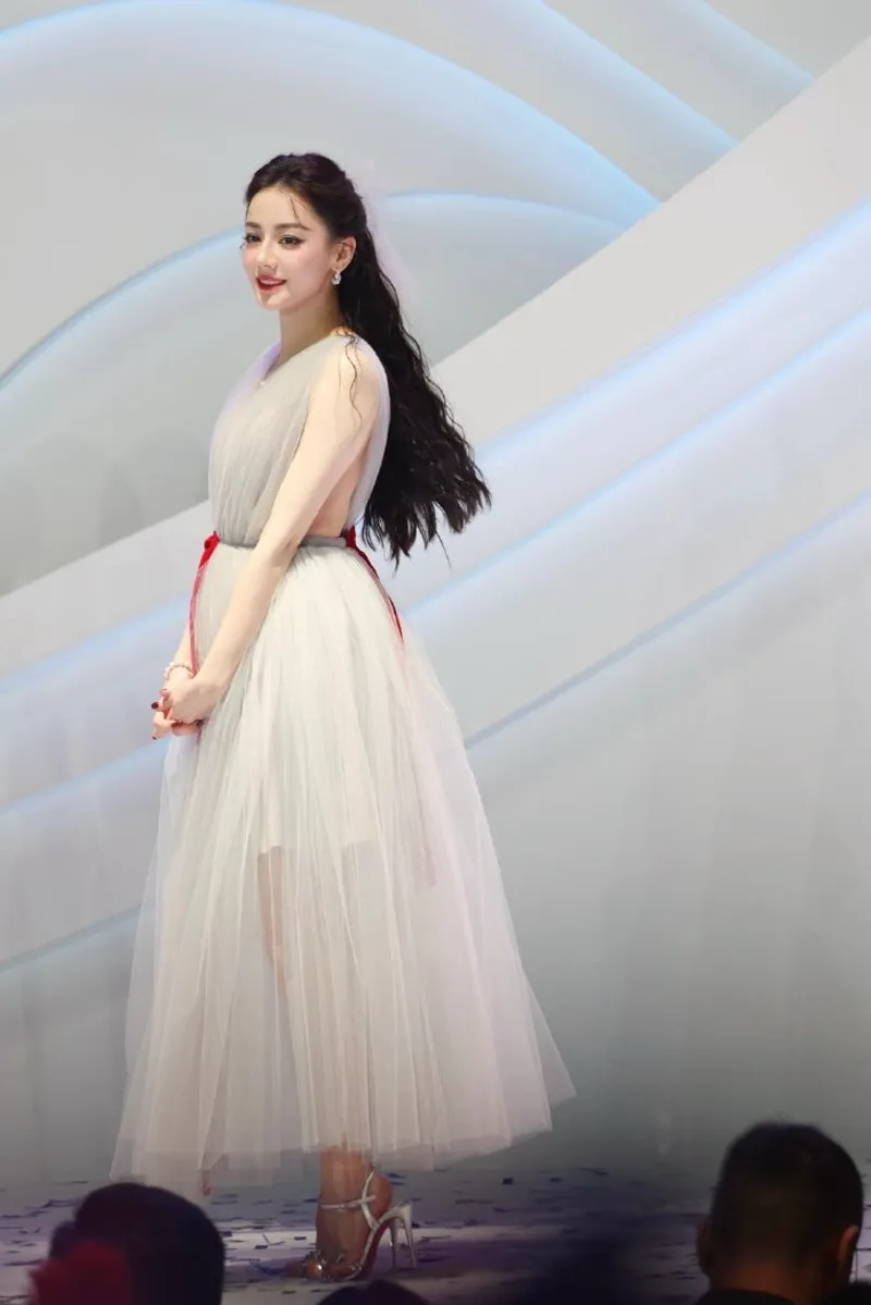 破解一小孩和姐姐一起生猴子：玩笑梗游戏下载