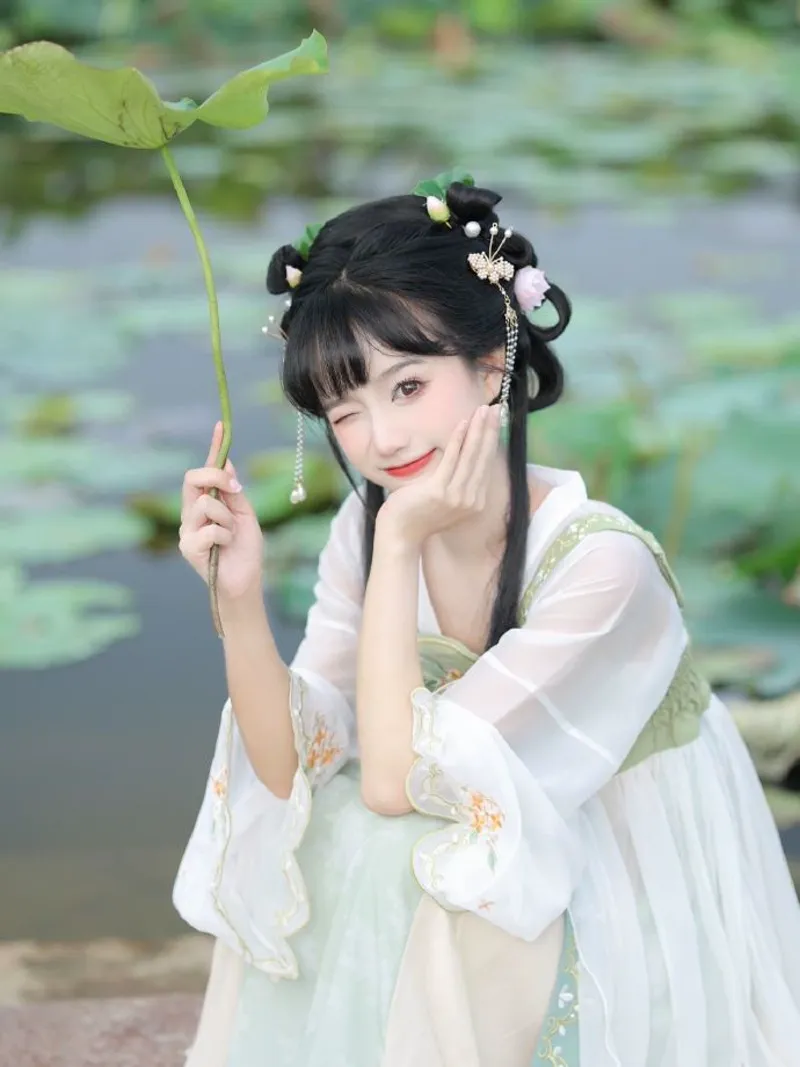 免费黑料网是什么网站？同名解谜游戏下载手机版