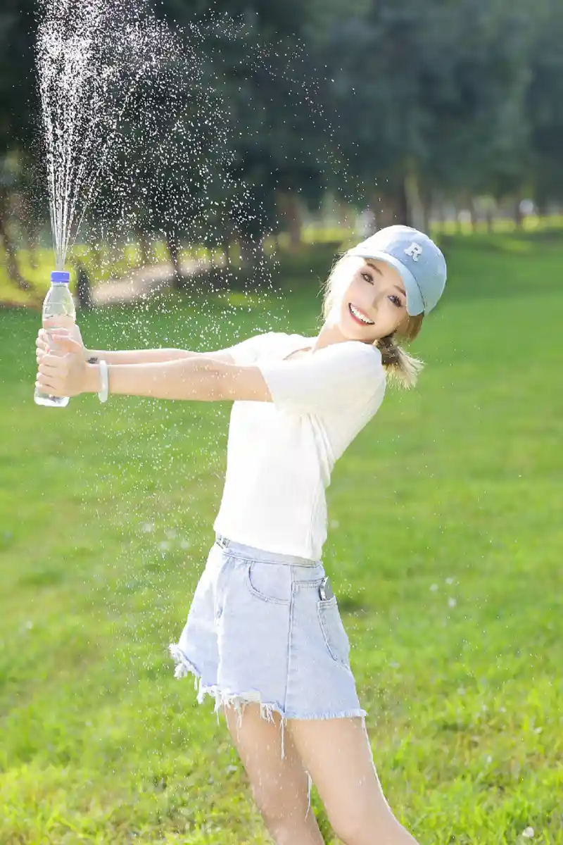 尹律《新入职的女助理》在线阅读与演员表修改版下载