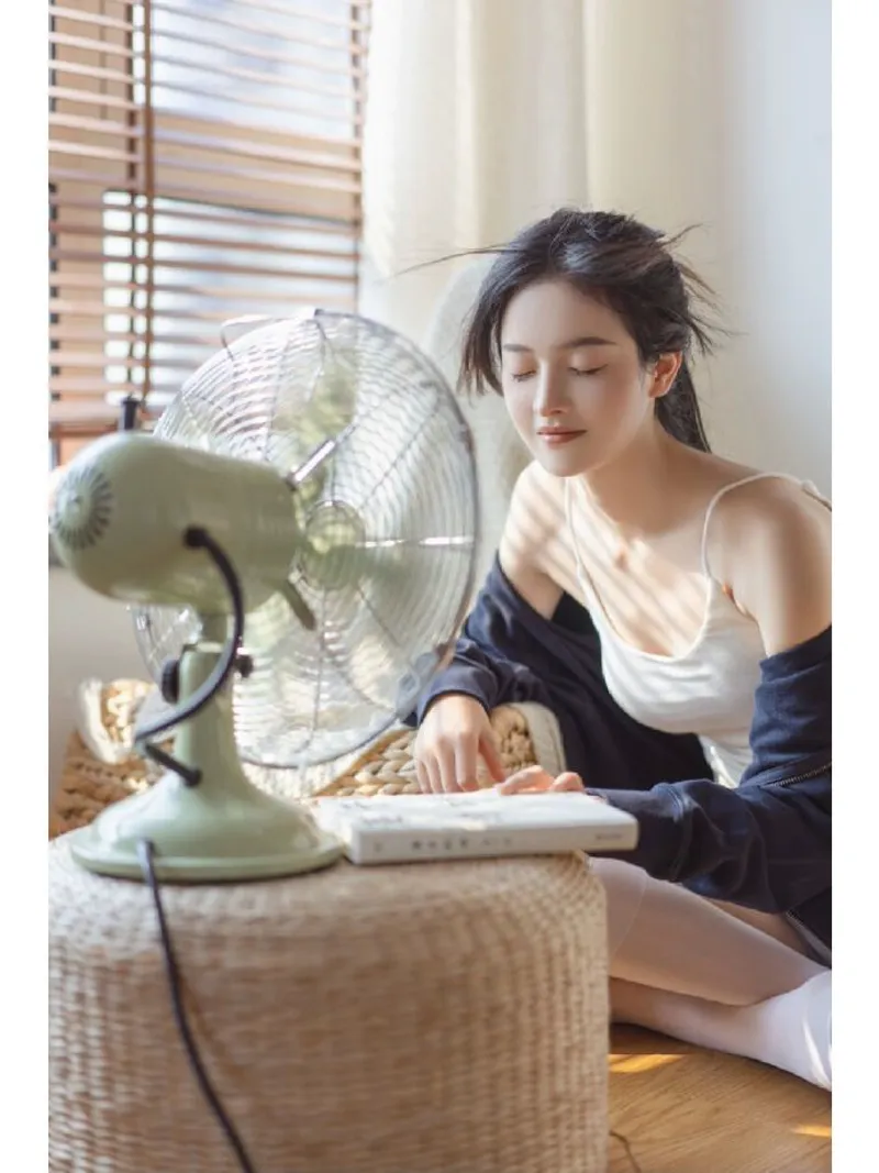 新游瑶翻白眼流口水流眼泪表情包图片合集下载下载