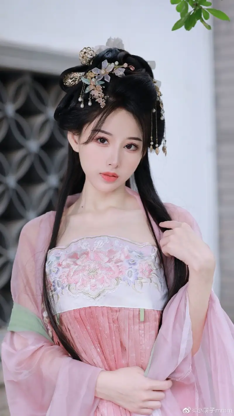 人气luzhan.app下载2026官方版绿色版