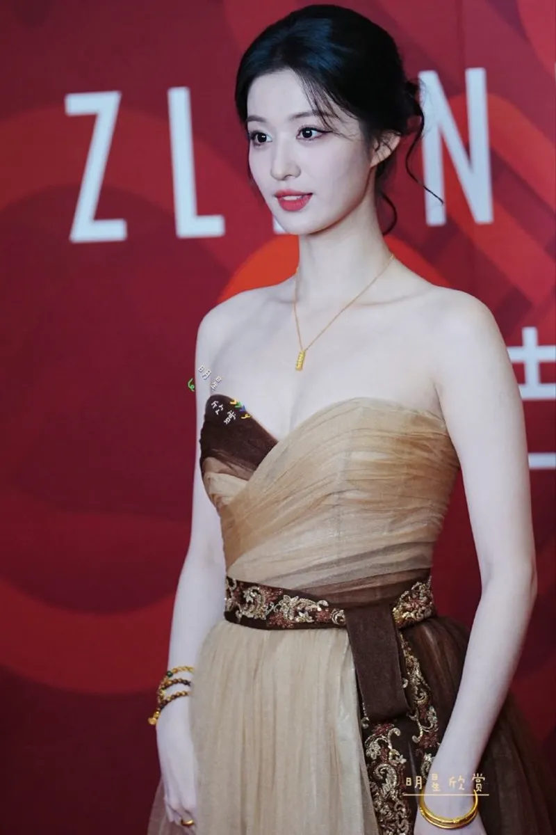一男一女打扑克：字面、网络语境与相处无限资源 截图1